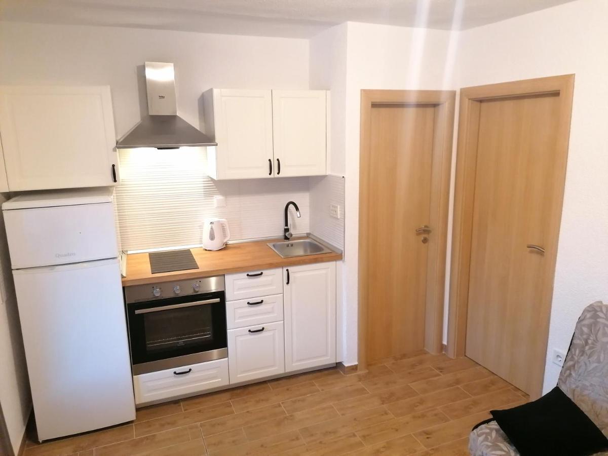Apartments Amfora Gdinj Exterior photo